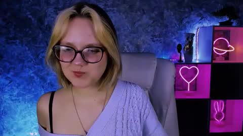 Snapshot of madeline_doll chatting on March 4, 5:02 am Madeline online show from March 4, 5:02 am