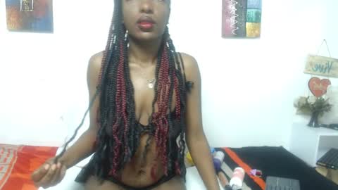 Snapshot of madeline_woods chatting on November 24, 12:27 pm Madeline online show from November 24, 12:27 pm