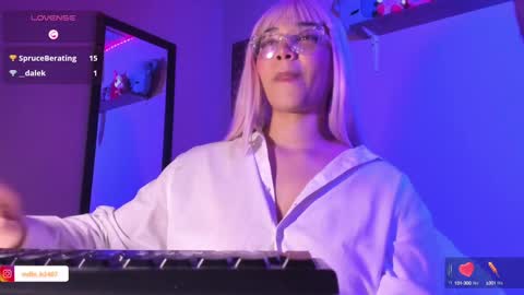 Snapshot of madelinebenet chatting on January 3, 7:49 am Madeline online show from January 3, 7:49 am