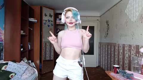 Snapshot of madgezari chatting on February 19, 6:53 am Alice Kaneki online show from February 19, 6:53 am