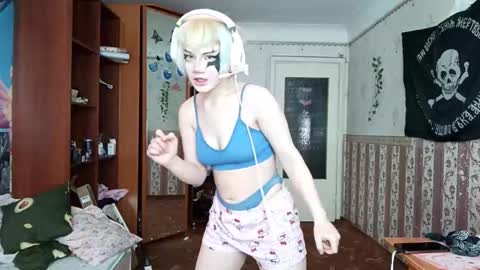 Snapshot of madgezari chatting on February 27, 7:19 am Alice Kaneki online show from February 27, 7:19 am