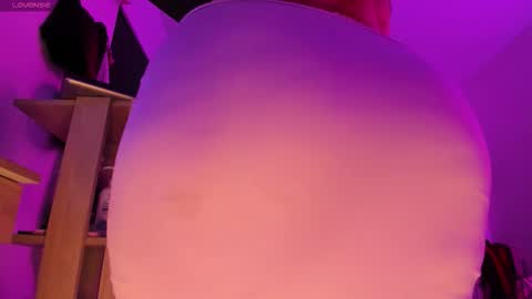 Madisson Smith  online show from December 14, 6:45 pm