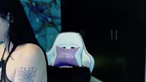 Snapshot of madison_jacksonn chatting on November 15, 9:54 pm madison_jacksonn online show from November 15, 9:54 pm