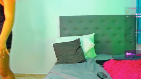 Snapshot of madison_milan chatting on February 26, 11:04 pm online show from February 26, 11:04 pm