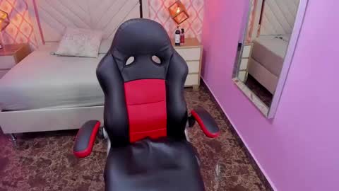 Snapshot of madisonclain chatting on November 21, 3:27 am madisonclain online show from November 21, 3:27 am