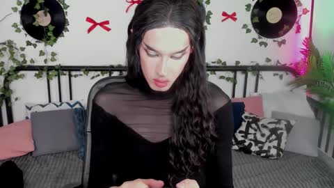 Snapshot of madisonesprit chatting on March 3, 3:18 pm madisonesprit online show from March 3, 3:18 pm