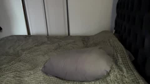 Snapshot of madisonkerschner chatting on March 4, 10:10 am Lola online show from March 4, 10:10 am