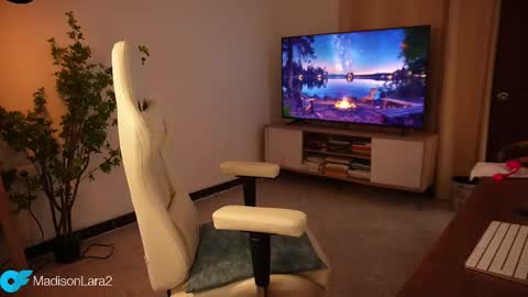 Snapshot of madisonlara chatting on November 8, 5:56 pm madisonlara online show from November 8, 5:56 pm