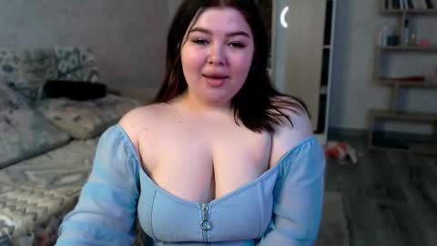 madisonmongomery online show from March 24, 12:32 pm