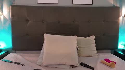 Madison Smith online show from March 7, 2:04 am