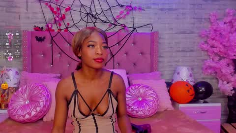 Snapshot of madissonbonny_ chatting on October 31, 8:43 pm madissonbonny_ online show from October 31, 8:43 pm