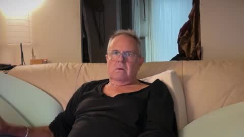 Snapshot of madmanacrossthewater chatting on November 1, 10:01 pm madmanacrossthewater online show from November 1, 10:01 pm