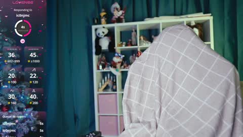 Snapshot of madnessalise chatting on December 26, 6:12 pm Alice online show from December 26, 6:12 pm