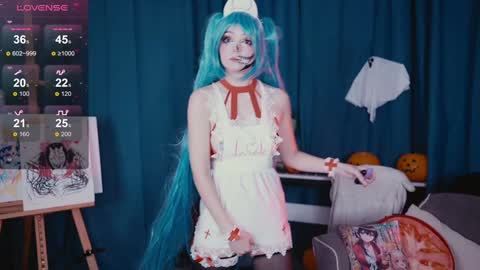 Snapshot of madnessalise chatting on October 31, 8:10 pm Alice online show from October 31, 8:10 pm