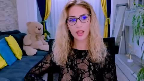 Madye Roberts online show from October 23, 9:35 pm