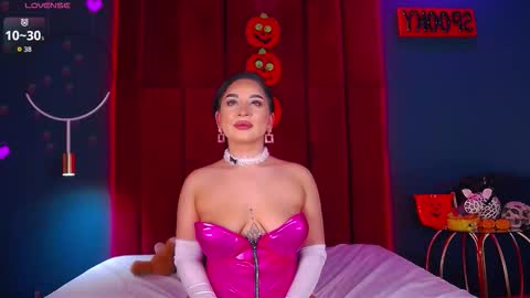 Snapshot of madyluxx chatting on October 31, 8:21 pm MadyLuxx online show from October 31, 8:21 pm