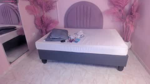 madyscarlett online show from October 13, 11:43 am