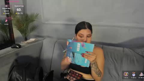 madyscarlett online show from October 30, 1:23 pm