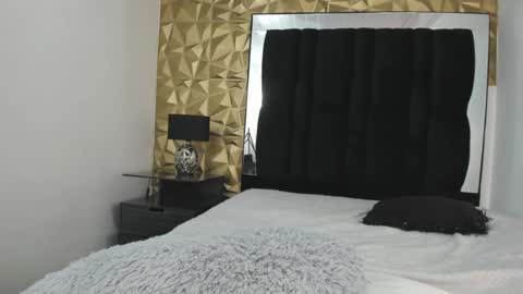 MAEE ANGELS online show from December 24, 11:00 pm