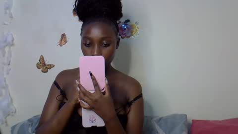 Maee online show from November 26, 8:43 pm