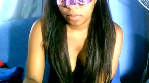 Snapshot of maelahlove chatting on December 19, 4:56 am MaelahLove online show from December 19, 4:56 am