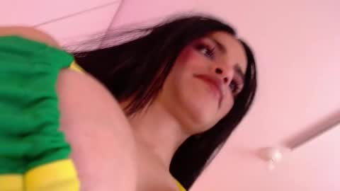 Snapshot of mafer_meow chatting on November 5, 9:26 pm Mafer Flor online show from November 5, 9:26 pm