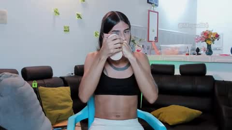 Snapshot of magael chatting on December 18, 12:21 am David online show from December 18, 12:21 am