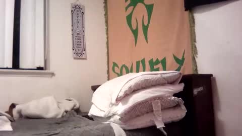 Snapshot of magdalena_805 chatting on February 8, 6:54 am magdalena_805 online show from February 8, 6:54 am