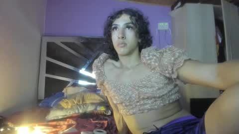 Snapshot of maggie_fit chatting on December 10, 4:02 am maggie_fit online show from December 10, 4:02 am