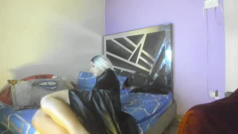 Snapshot of maggie_fit chatting on December 15, 8:19 am maggie_fit online show from December 15, 8:19 am