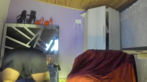 Snapshot of maggie_fit chatting on December 18, 11:34 am maggie_fit online show from December 18, 11:34 am