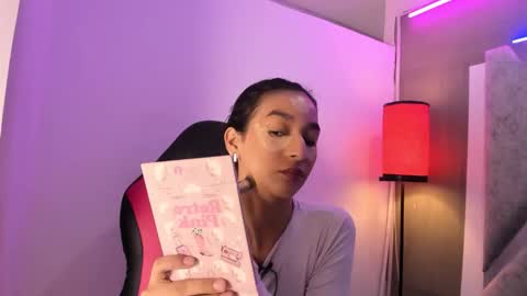 Snapshot of maggie_greene chatting on December 15, 12:31 pm Maggie online show from December 15, 12:31 pm