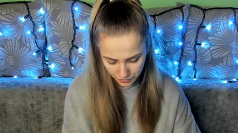 Maggie online show from December 3, 3:20 am