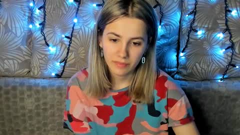 Maggie online show from March 12, 1:25 am