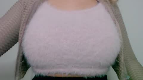 Maggie   online show from December 6, 6:04 am