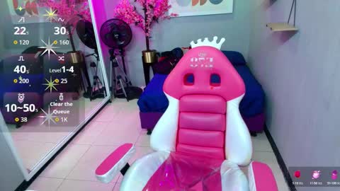 Snapshot of maggy_t18 chatting on October 17, 9:23 am Maggy online show from October 17, 9:23 am