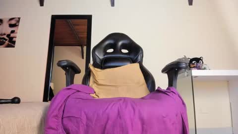   online show from January 10, 3:06 pm