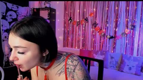 Snapshot of magic_alie chatting on October 26, 7:53 pm Magic Allie online show from October 26, 7:53 pm