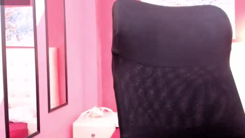 Snapshot of magic_axa_graham chatting on November 19, 8:53 pm My name is magic axa grahamDont forget to follow me IG online show from November 19, 8:53 pm