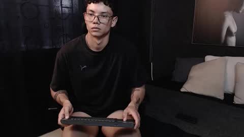 Snapshot of magic_boy01 chatting on November 12, 8:30 pm Damian Rivers online show from November 12, 8:30 pm