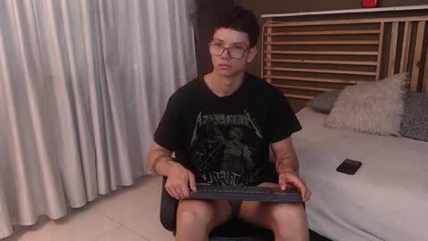 Snapshot of magic_boy01 chatting on November 26, 6:20 pm Damian Rivers online show from November 26, 6:20 pm