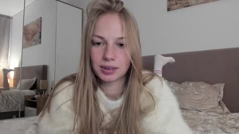 Snapshot of magic_couple13 chatting on October 24, 12:45 pm Alice online show from October 24, 12:45 pm