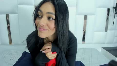 Isa  online show from September 24, 8:01 pm