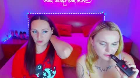 Lili and Bella online show from December 9, 7:50 am