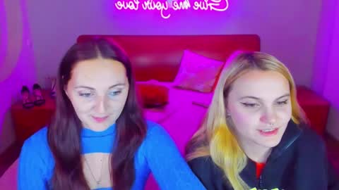 Lili and Bella online show from December 17, 9:07 am