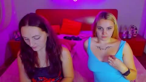 Lili and Bella online show from December 29, 11:40 am