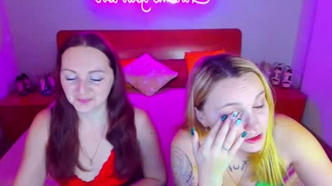 Lili and Bella online show from January 17, 7:19 am