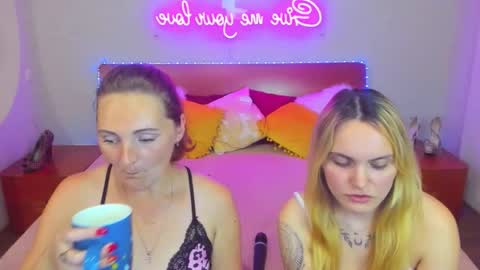 Lili and Bella online show from September 11, 6:30 pm