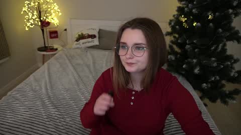 Snapshot of magicpeachhs chatting on December 9, 5:30 pm Emily online show from December 9, 5:30 pm