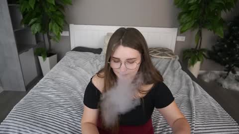 Snapshot of magicpeachhs chatting on December 11, 10:03 am Emily online show from December 11, 10:03 am
